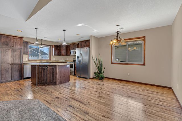 144 Glenview Loop, Saint Cloud, MN 56303