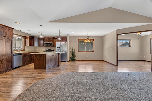 144 Glenview Loop, Saint Cloud, MN 56303