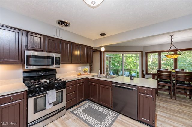 20050 Idlewood Trail, Strongsville, OH 44149