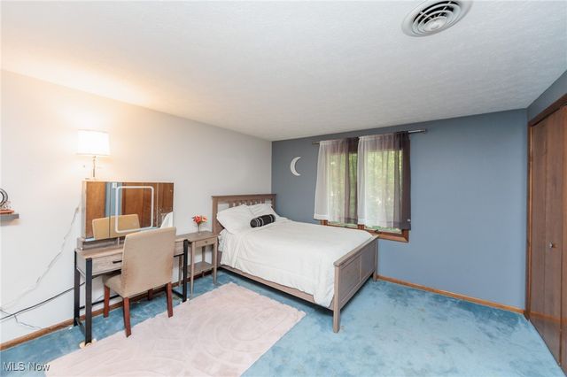 20050 Idlewood Trail, Strongsville, OH 44149