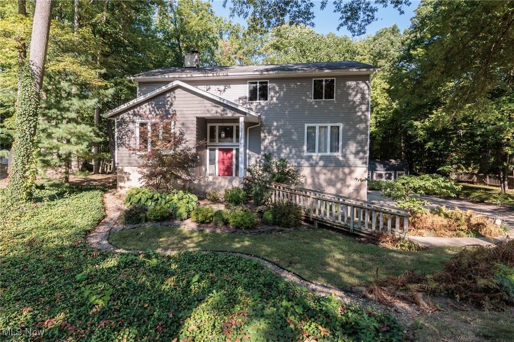 20050 Idlewood Trail, Strongsville, OH 44149