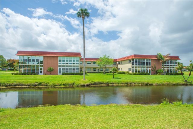 66 Woodland Drive 204, Vero Beach, FL 32962