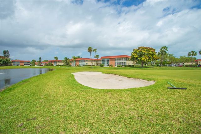 66 Woodland Drive 204, Vero Beach, FL 32962