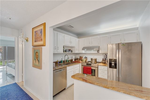 66 Woodland Drive 204, Vero Beach, FL 32962