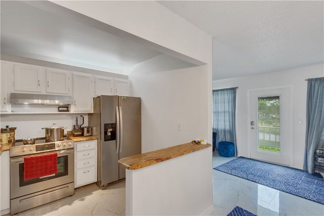 66 Woodland Drive 204, Vero Beach, FL 32962