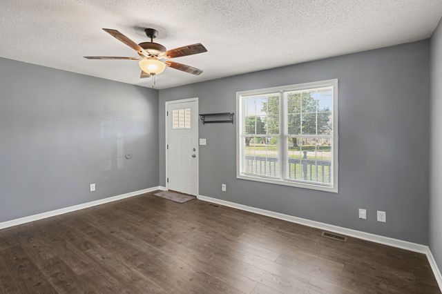 2650 Cummings Cir, Clarksville, TN 37042