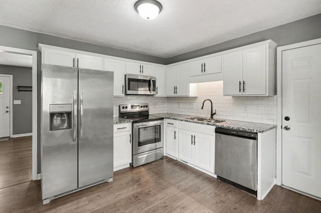 2650 Cummings Cir, Clarksville, TN 37042