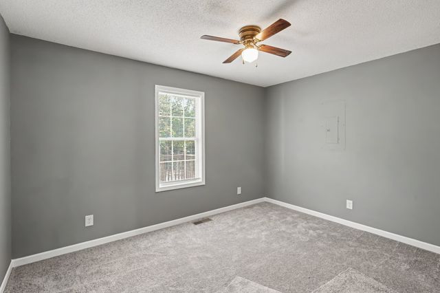 2650 Cummings Cir, Clarksville, TN 37042