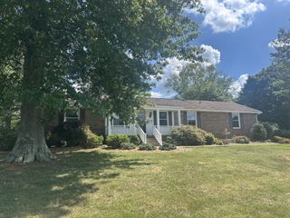 211 General Forrest Dr, Springfield, TN 37172