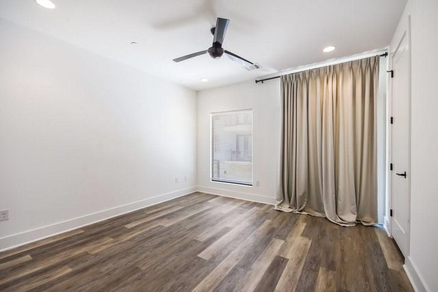 607 W Saint Johns Ave 2, Austin, TX 78752