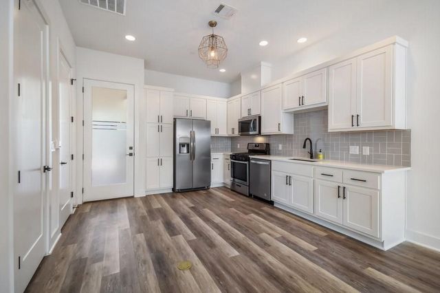 607 W Saint Johns Ave 2, Austin, TX 78752