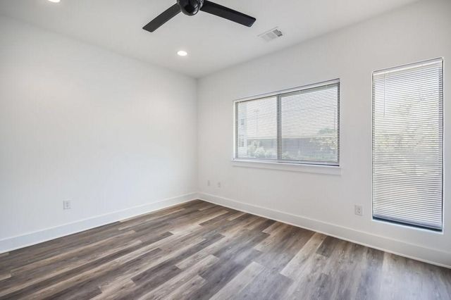 607 W Saint Johns Ave 2, Austin, TX 78752