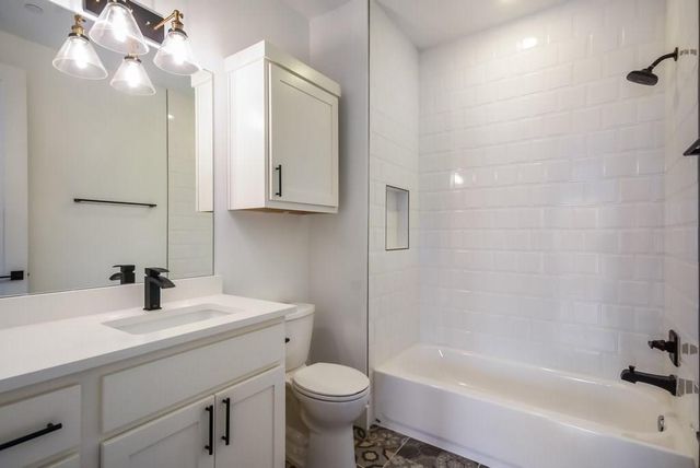 607 W Saint Johns Ave 2, Austin, TX 78752