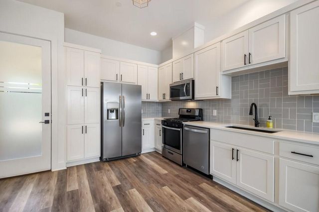 607 W Saint Johns Ave 2, Austin, TX 78752