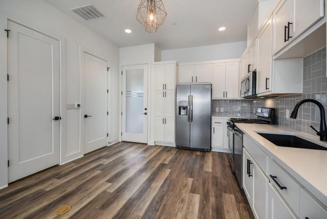 607 W Saint Johns Ave 2, Austin, TX 78752