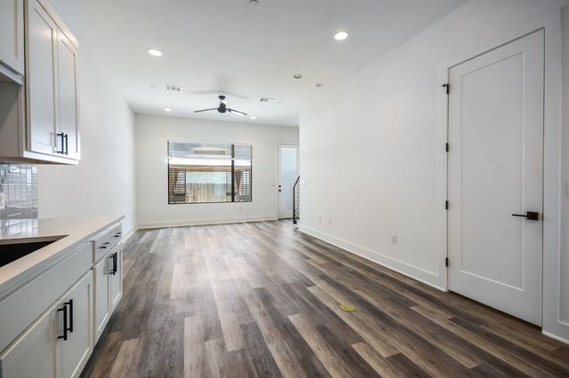 607 W Saint Johns Ave 2, Austin, TX 78752