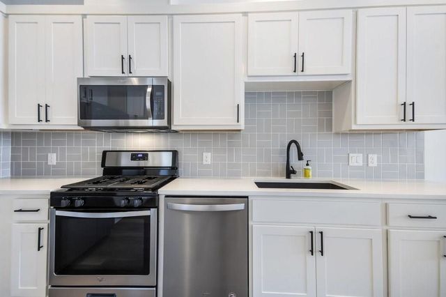 607 W Saint Johns Ave 2, Austin, TX 78752