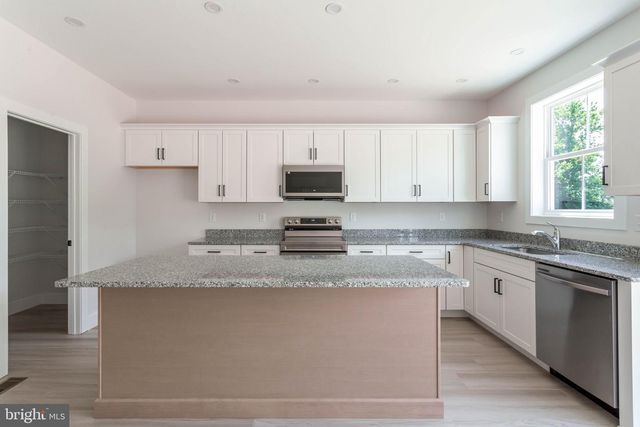 2 ARBUTUS AVE, New Castle, DE 19720