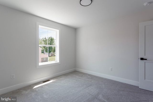 2 ARBUTUS AVE, New Castle, DE 19720