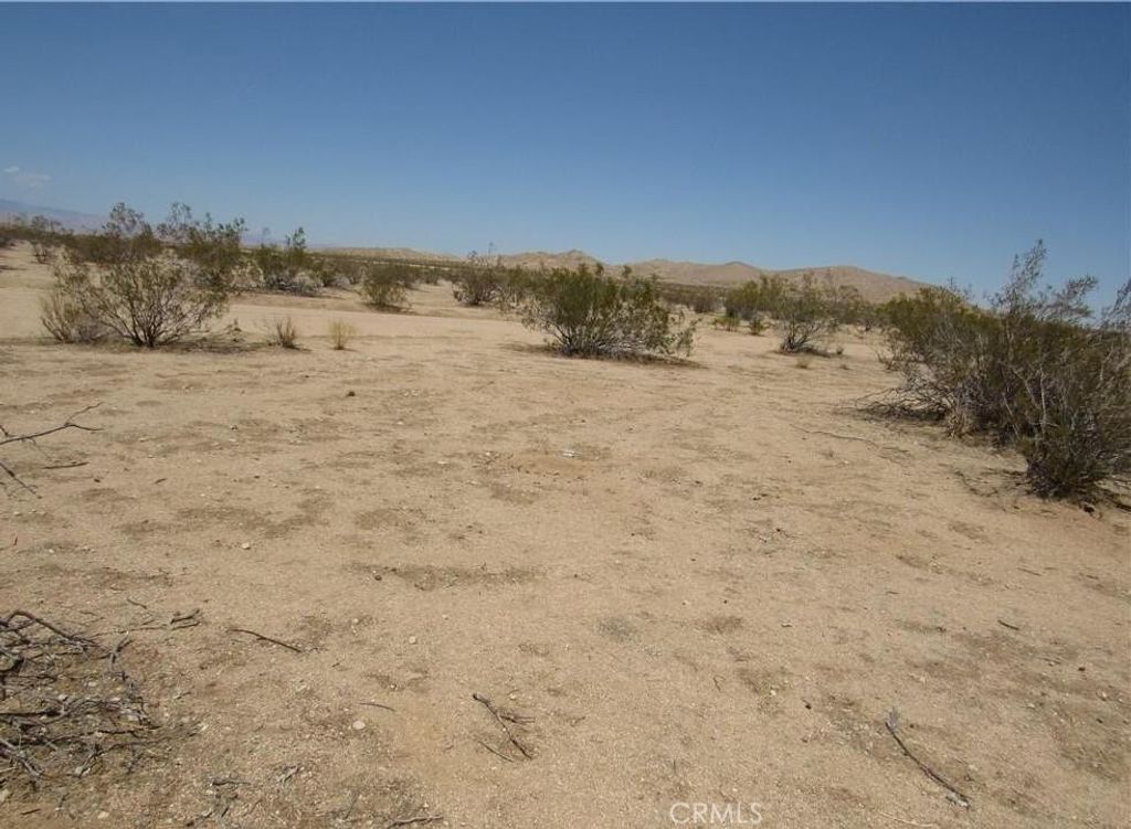 Image 1 of property listing at 0 276-221-01-00-5 Oldsmobile Boulevard, California City, CA 93523