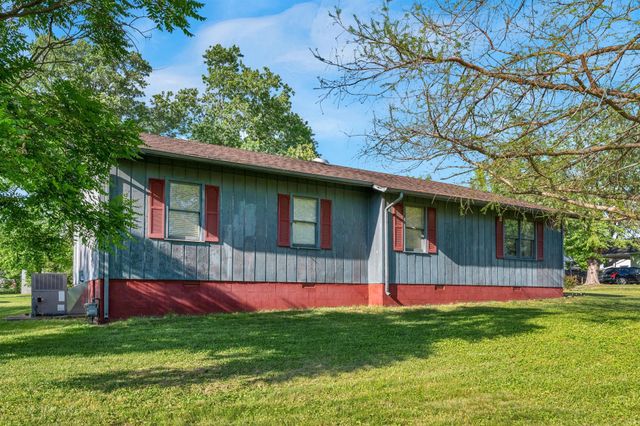 601 Courthouse View St, Lafayette, TN 37083