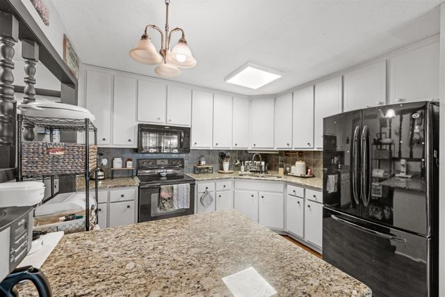 601 Courthouse View St, Lafayette, TN 37083