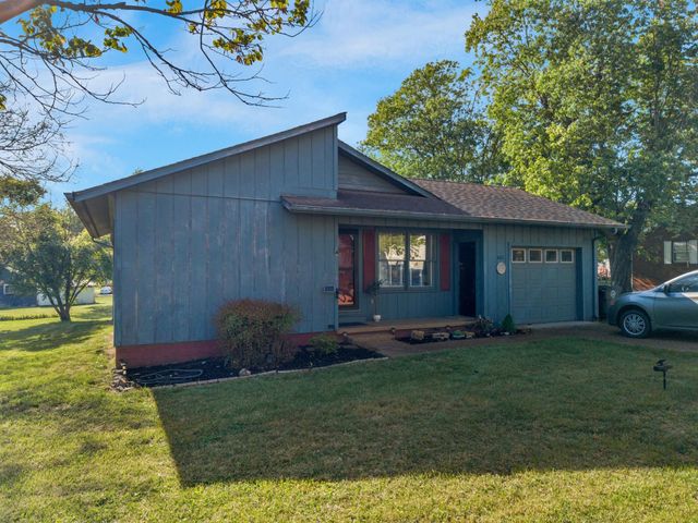 601 Courthouse View St, Lafayette, TN 37083