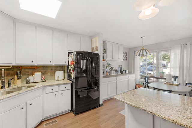 601 Courthouse View St, Lafayette, TN 37083