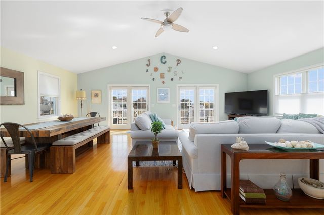 18 STARFISH Drive, Narragansett, RI 02882