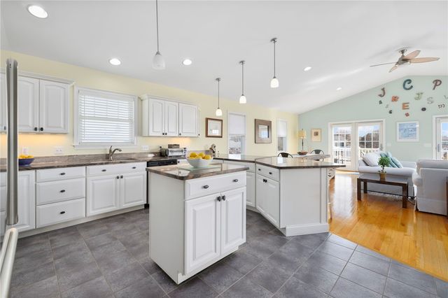 18 STARFISH Drive, Narragansett, RI 02882