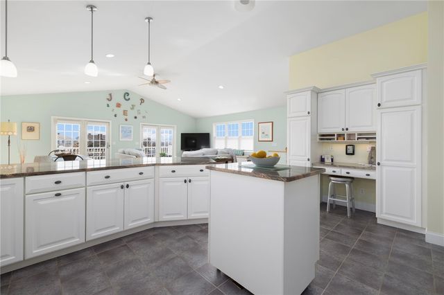 18 STARFISH Drive, Narragansett, RI 02882