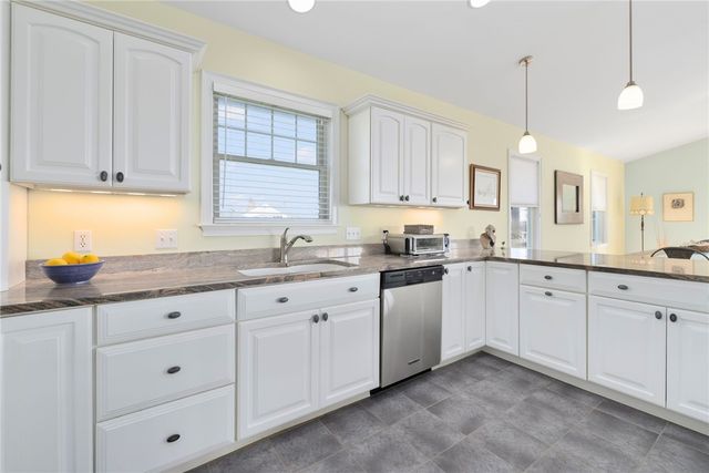 18 STARFISH Drive, Narragansett, RI 02882