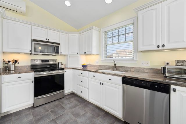 18 STARFISH Drive, Narragansett, RI 02882