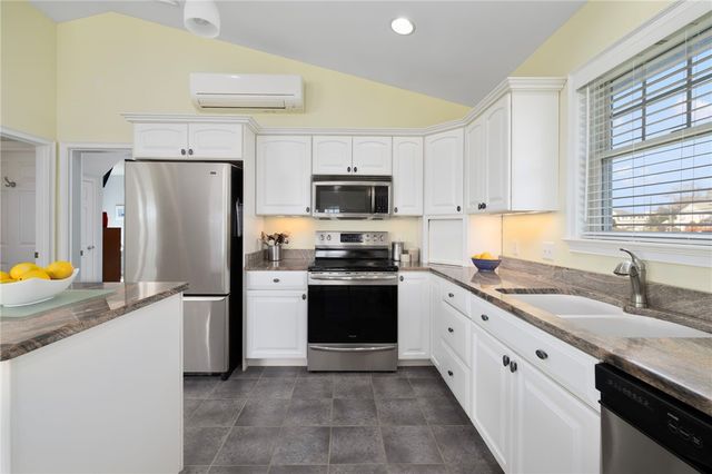 18 STARFISH Drive, Narragansett, RI 02882
