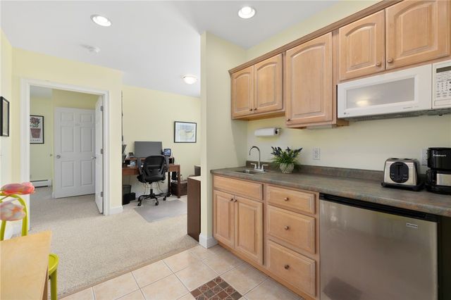 18 STARFISH Drive, Narragansett, RI 02882