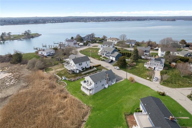 18 STARFISH Drive, Narragansett, RI 02882