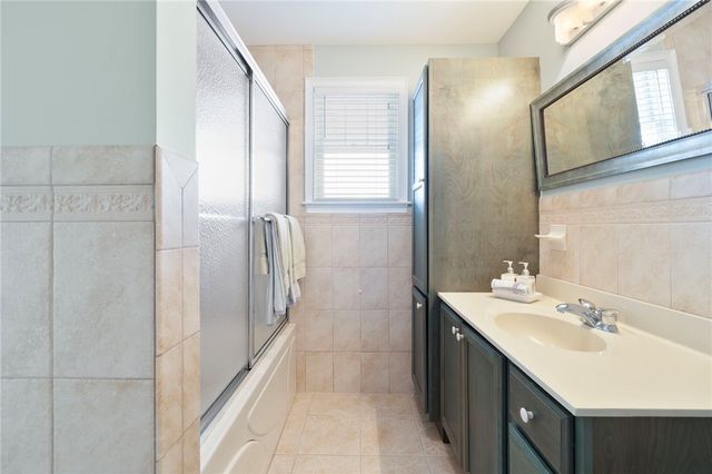 18 STARFISH Drive, Narragansett, RI 02882