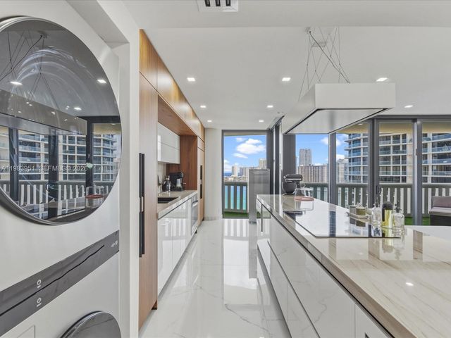 3000 Island Blvd 1501, Aventura, FL 33160