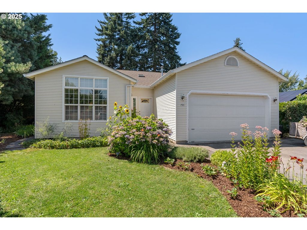 796 ST CHARLES PLACE Rd, Hood River, OR 97031