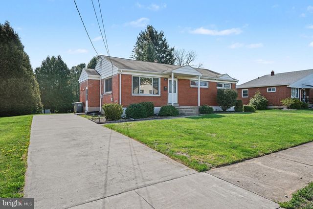 48 KENSINGTON DR, Camp Hill, PA 17011