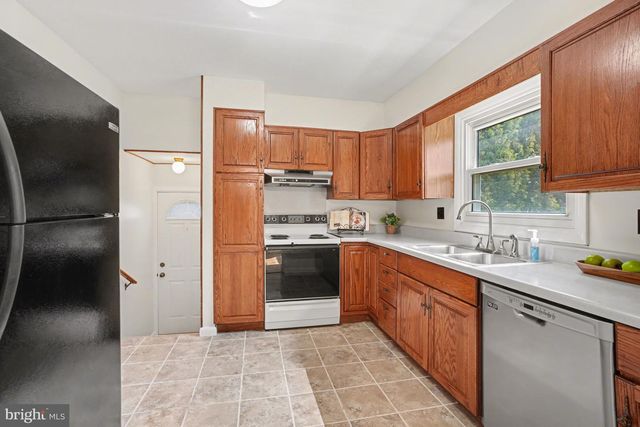 48 KENSINGTON DR, Camp Hill, PA 17011