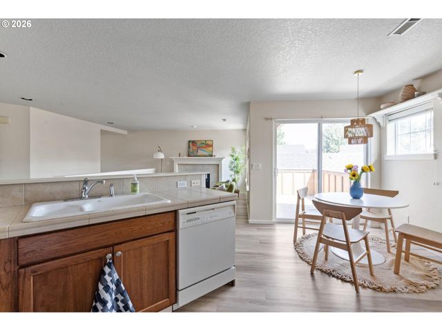 7102 Ne STONEWATER St, Hillsboro, OR 97124