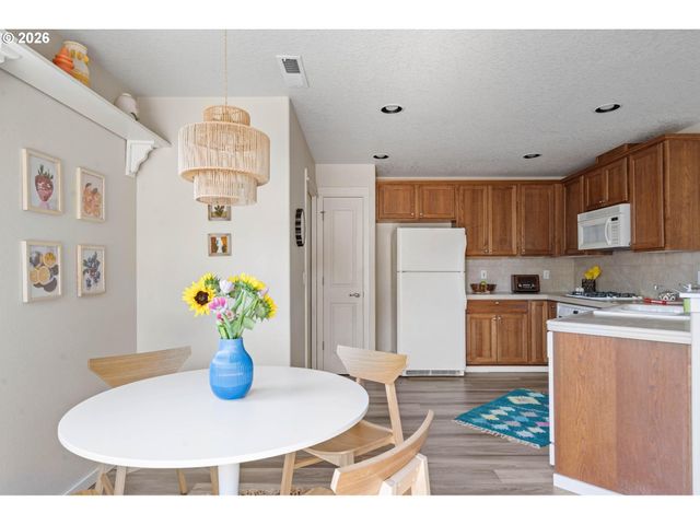 7102 Ne STONEWATER St, Hillsboro, OR 97124