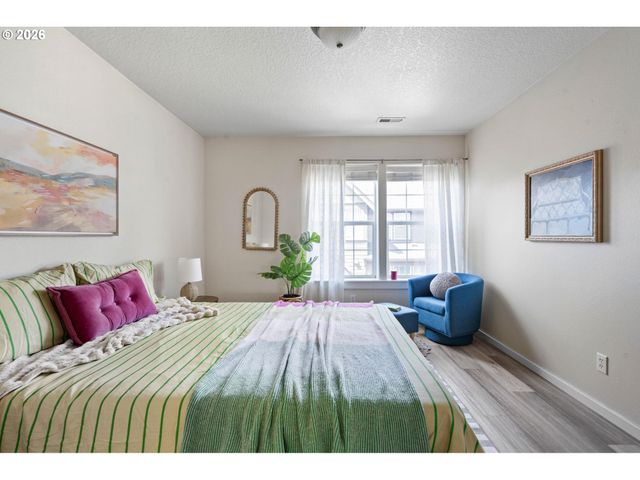 7102 Ne STONEWATER St, Hillsboro, OR 97124