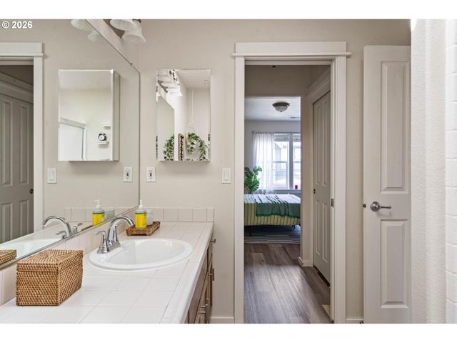 7102 Ne STONEWATER St, Hillsboro, OR 97124