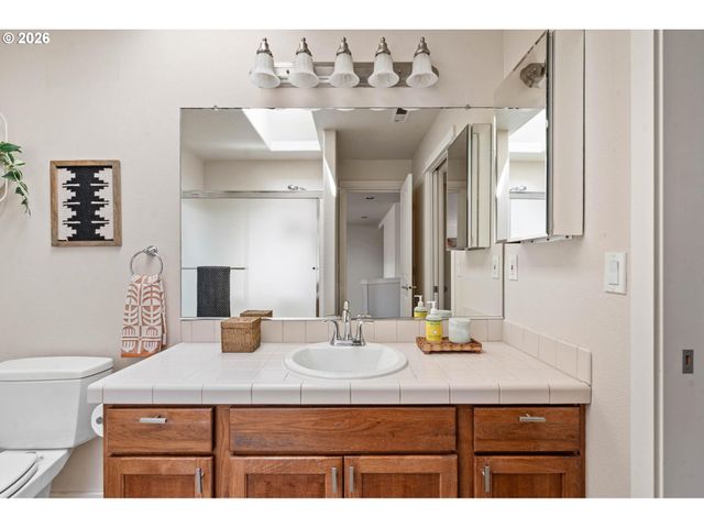 7102 Ne STONEWATER St, Hillsboro, OR 97124