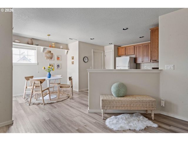7102 Ne STONEWATER St, Hillsboro, OR 97124