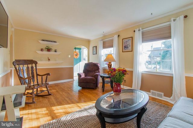 301 CENTRAL AVE, Hatboro, PA 19040