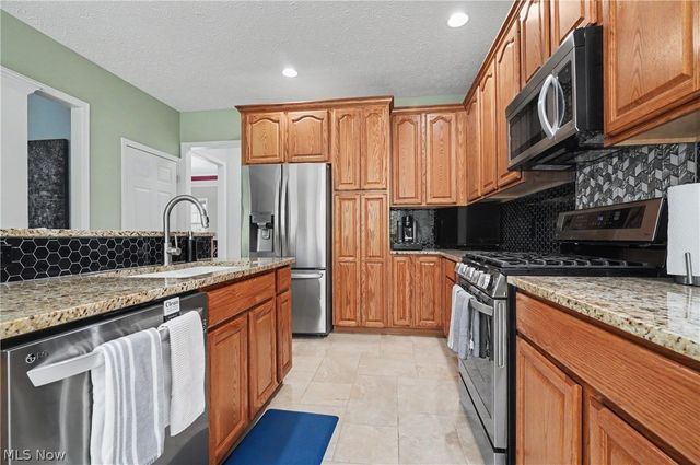 2541 Turf Paradise Drive, Stow, OH 44224