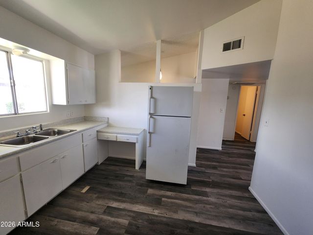 2140 W HEATHERBRAE Drive 1, Phoenix, AZ 85015